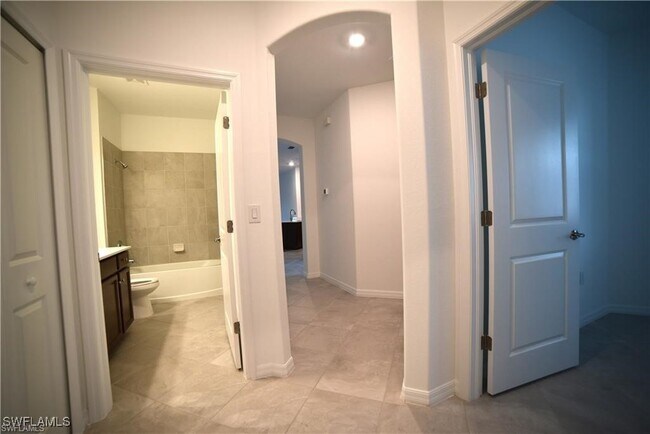 Building Photo - 2665 Vine Ave