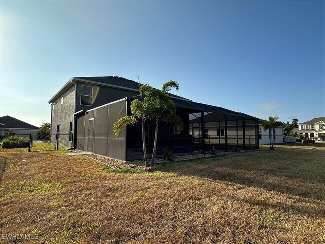Building Photo - 8100 Allamanda Ct