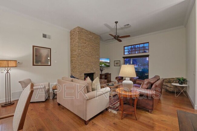 Building Photo - 74939 Vía Lago