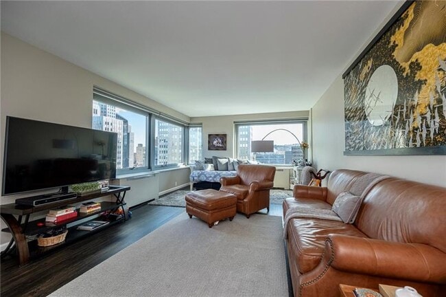 Building Photo - 320 Fort Duquesne Blvd