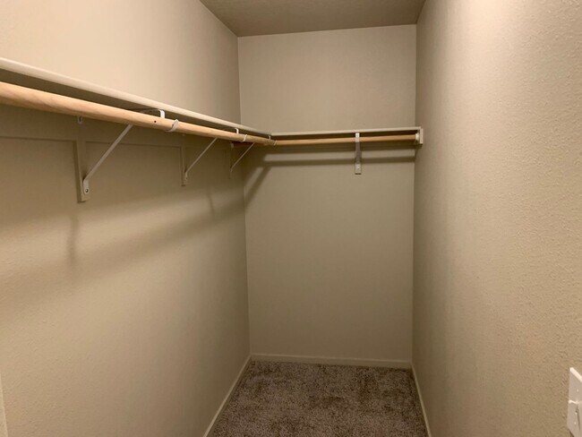 Building Photo - Hayden Rancher