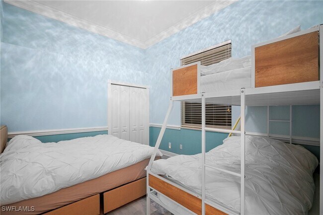 Building Photo - 5024 SW 8th Pl