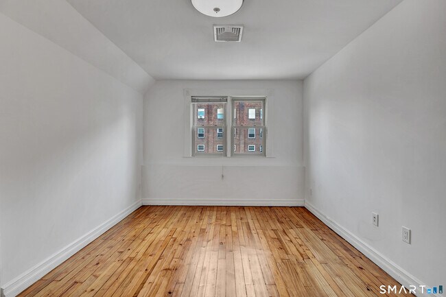 Building Photo - 119 Dwight St