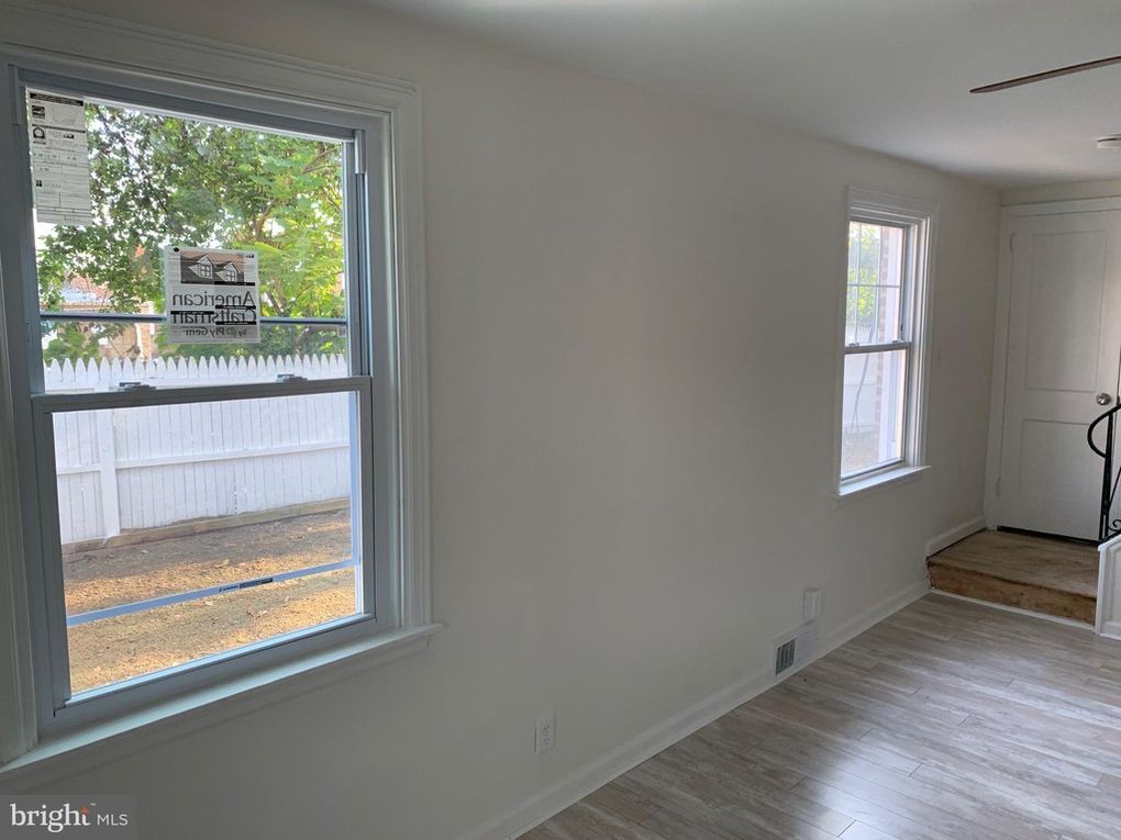 Building Photo - 824 Burmont Rd