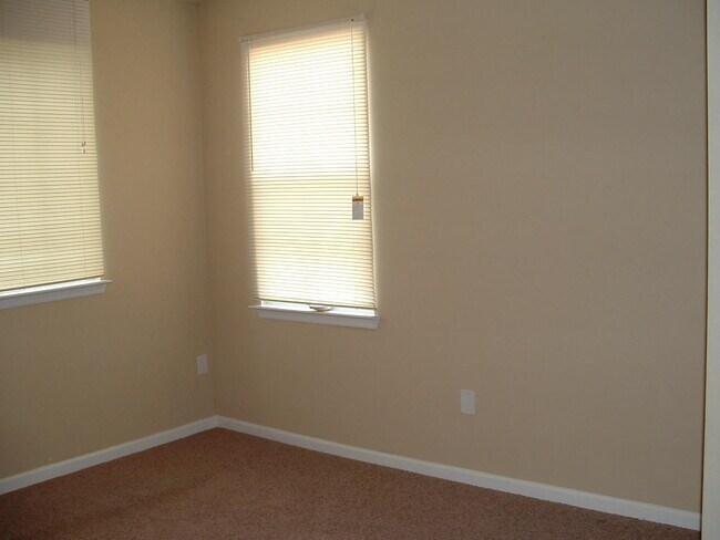 Building Photo - 9833 Baywinds Blvd