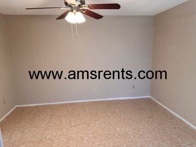 Building Photo - 3 bedroom Townhouse in Orlando