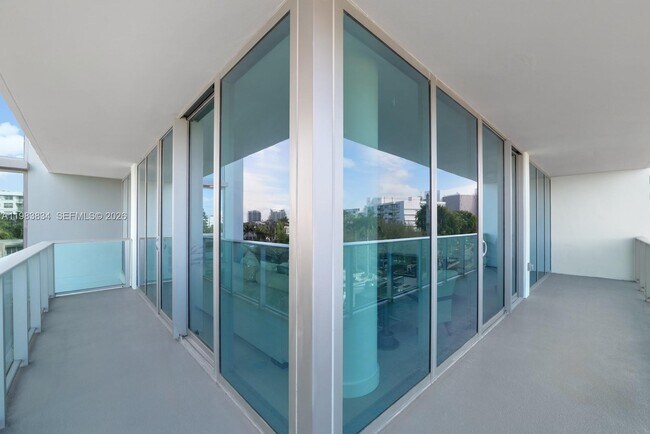 Building Photo - 9221 E Bay Harbor Dr