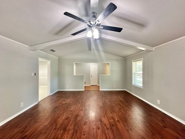 Building Photo - Beautiful 4 Bedroom 2 Bathroom home in Tyler!