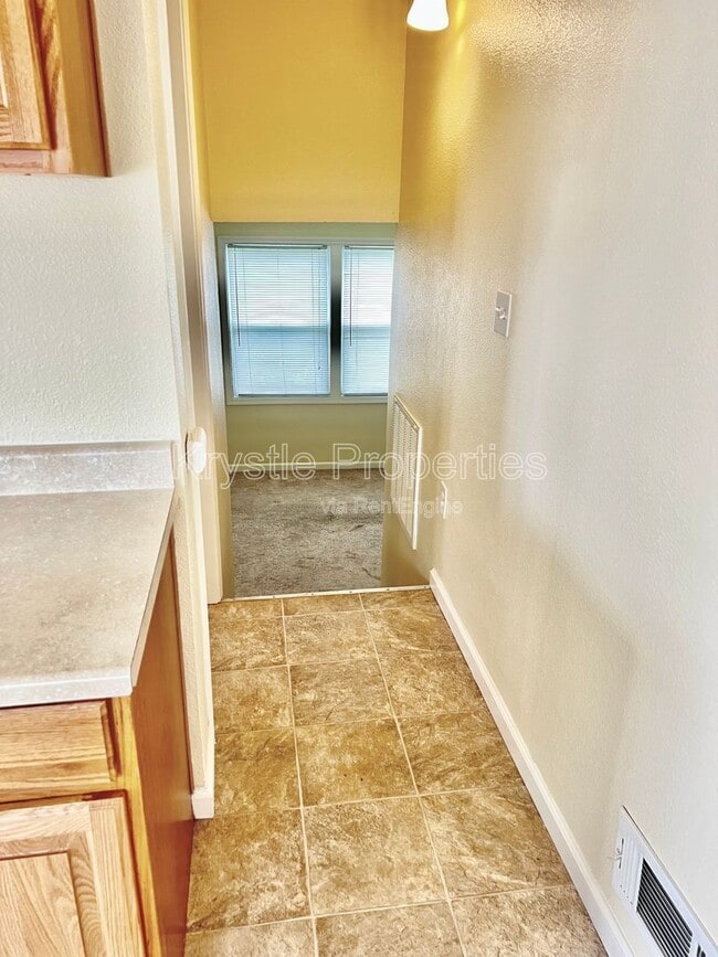 Building Photo - 468 Military E