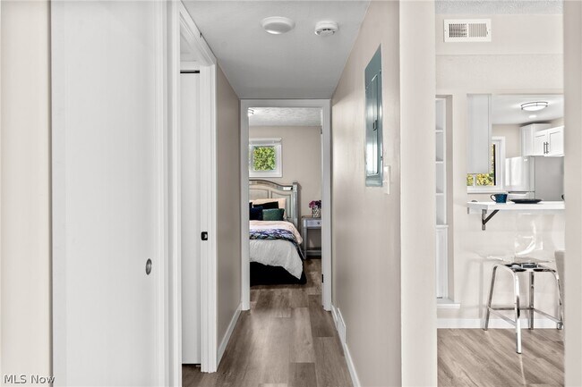 Building Photo - 21045 Southbend Cir