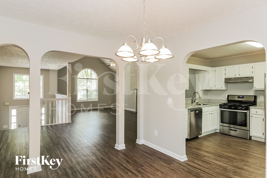 Building Photo - 1005 Wolf Springs Cove