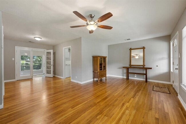 Building Photo - 2605 W 49th St