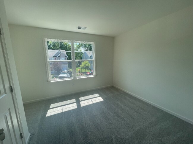 Building Photo - 269 Thompson Ave