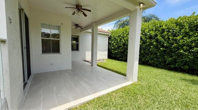 Building Photo - 522 Live Oak Ln