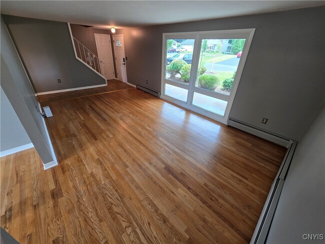 Building Photo - 8 Lanyard Ln
