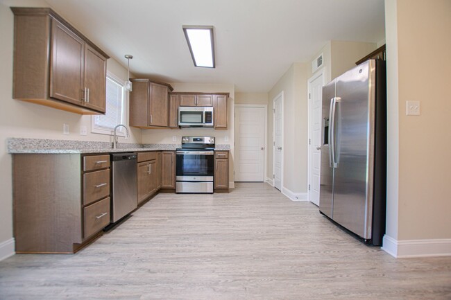 Building Photo - Pet Friendly Three Bedroom!