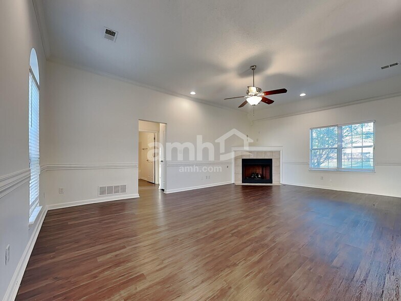 Building Photo - 8014 New Castle Cv