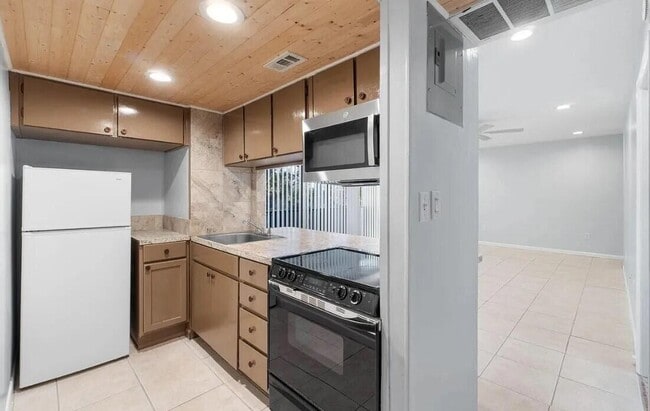 Building Photo - 408 Marshall Ct