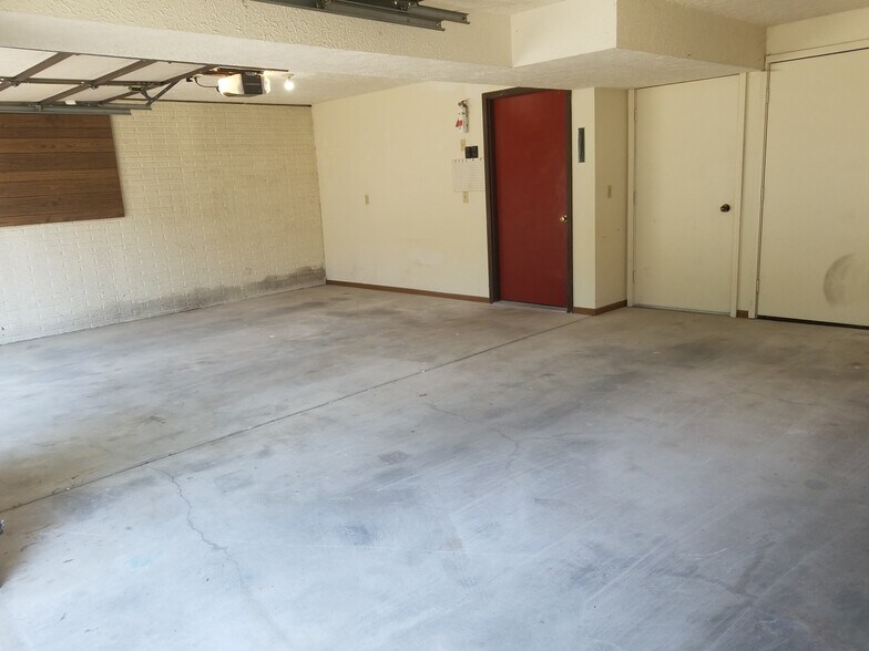 Garage - 3133 Wildbriar Ln