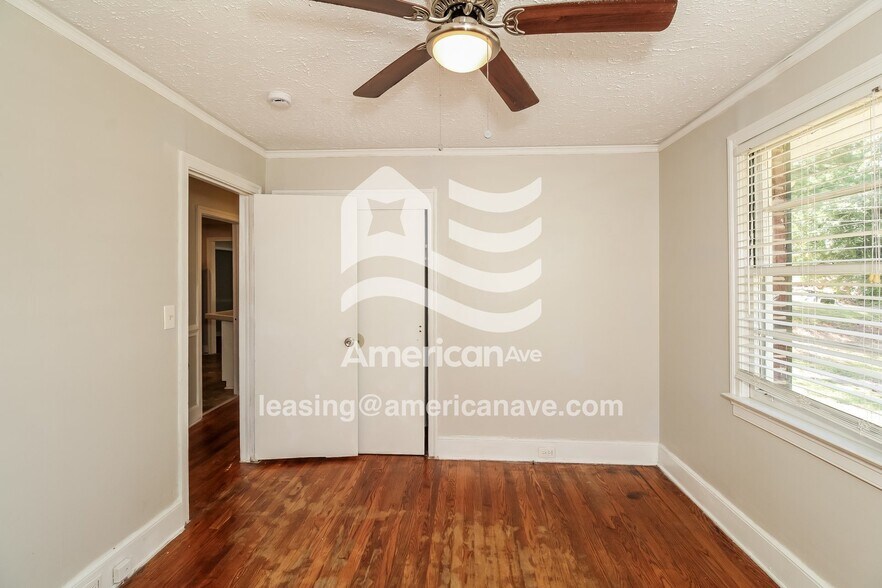 Building Photo - 2234 Margurette St