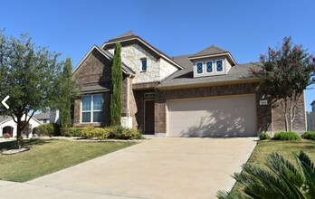 Building Photo - Spacious 4-bedroom, 2.5 bath, 3 car garage...