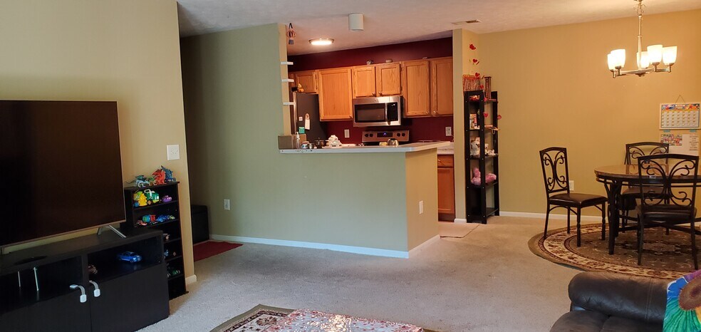 Kitchen Counter - 7392 Ridgepoint Dr