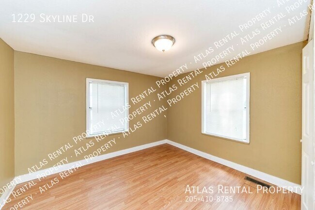Building Photo - 1229 Skyline Dr