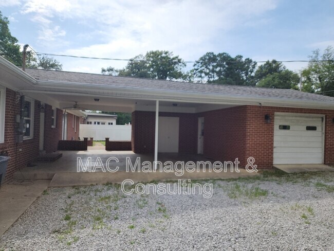 Building Photo - 340 E 14th St