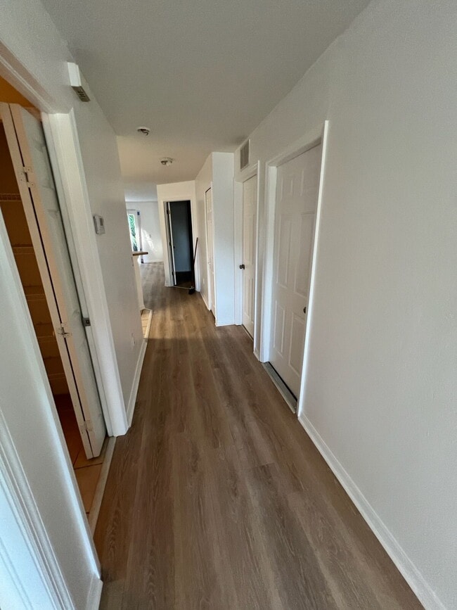 Building Photo - 3/2/1 W/ Solar estimated savings of $200 i...