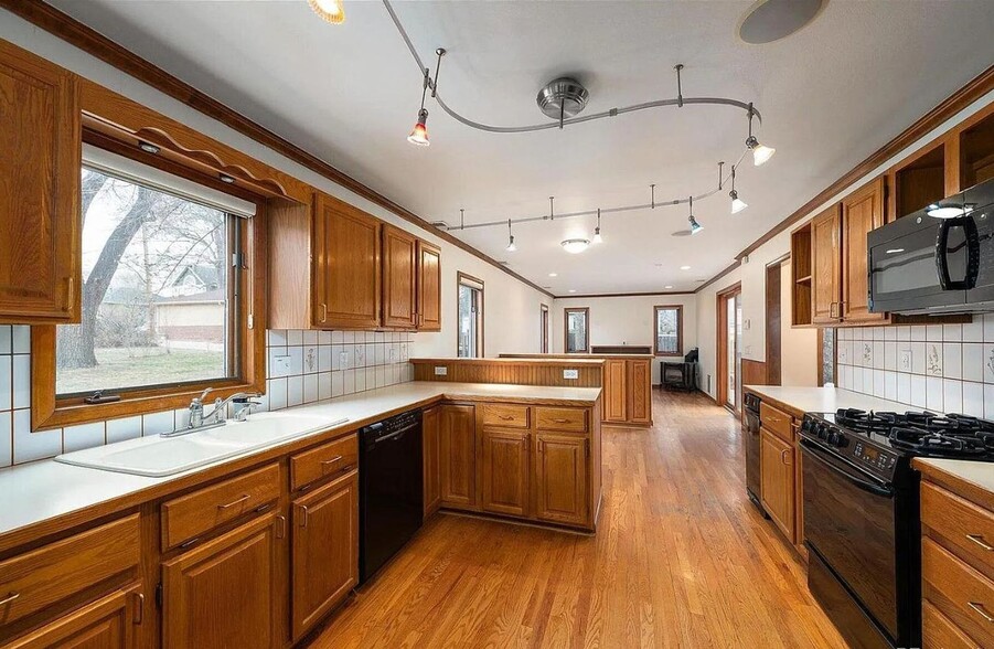 Building Photo - 1601 S Franklin St