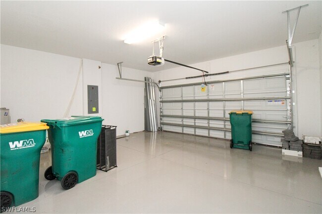 Building Photo - 2380 Fallglo St