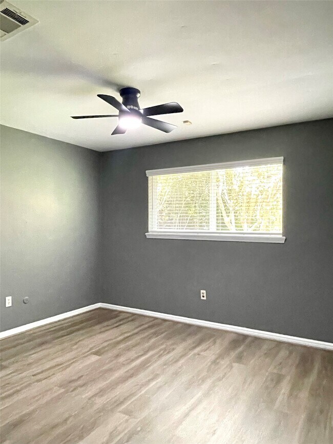 Building Photo - 9626 Hearthwood Dr