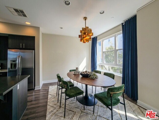 Building Photo - 2753 Waverly Dr