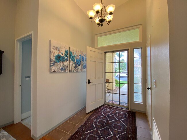 Building Photo - Beautiful Single Story Home in Shadow-Ridge!