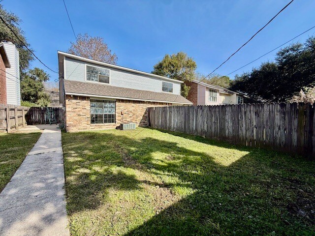 Building Photo - 1532 Sharlo Ave