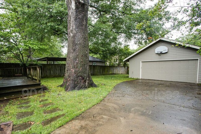 Building Photo - 1552 Forest Ave