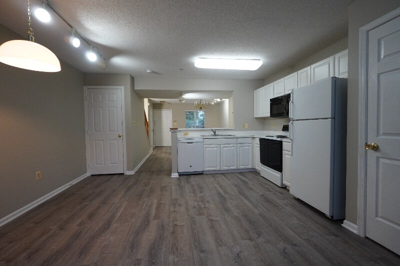 Building Photo - 7480 Catterick Ct