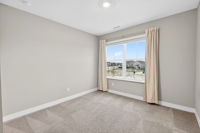 Building Photo - Welcome to this stunning 4-bedroom, 2.5-bathroom home located in the desirable Westfield, IN.