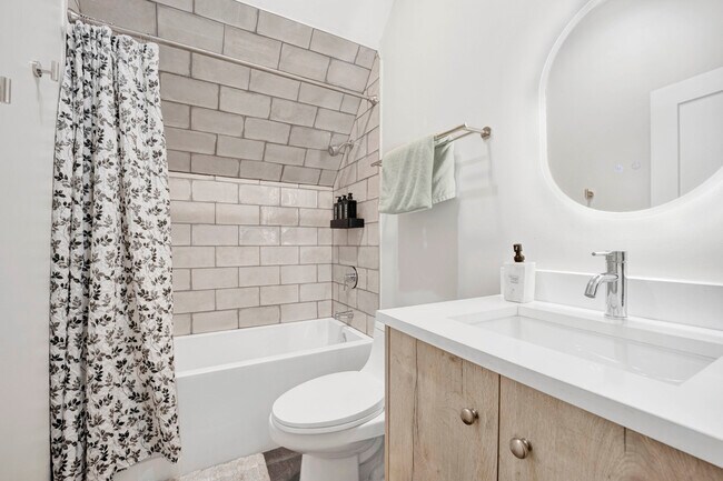 Building Photo - 3330 S Indiana Ave