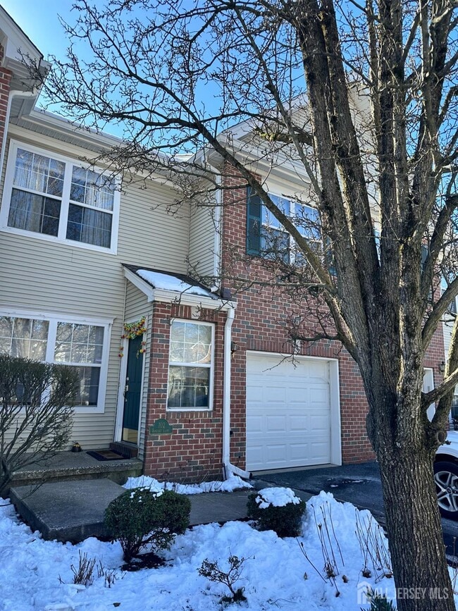 Building Photo - 102 Somerset Ct