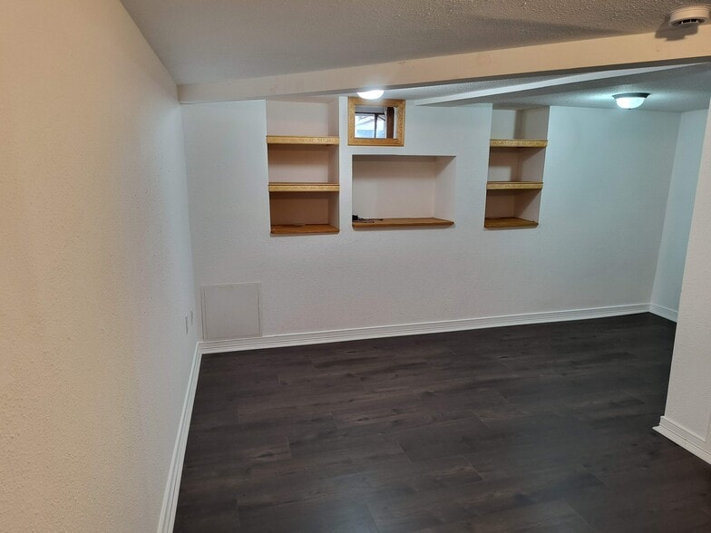 Finished Basement Bonus room - 151 Newington Ave