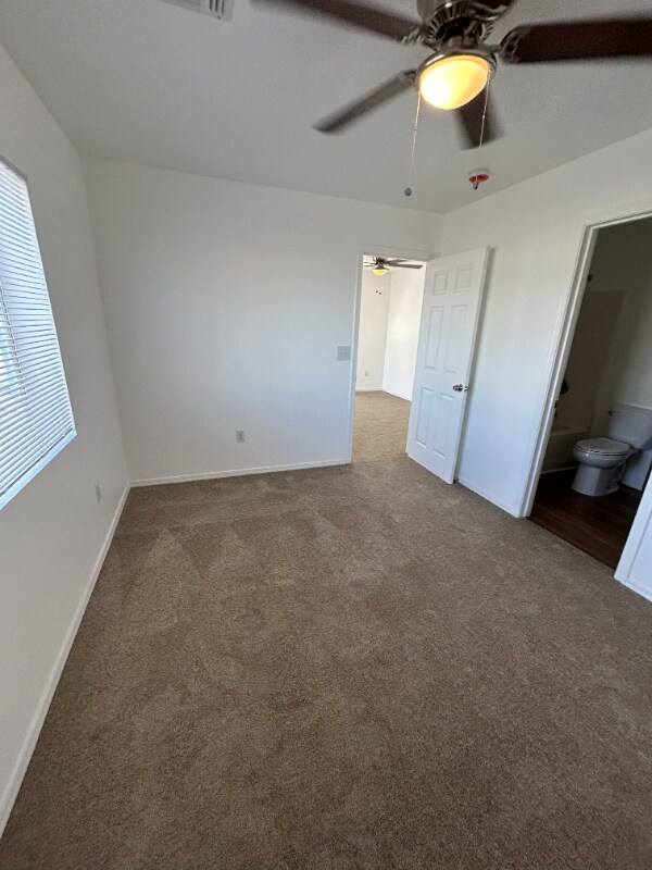 Building Photo - 1584 E Courtney Pl