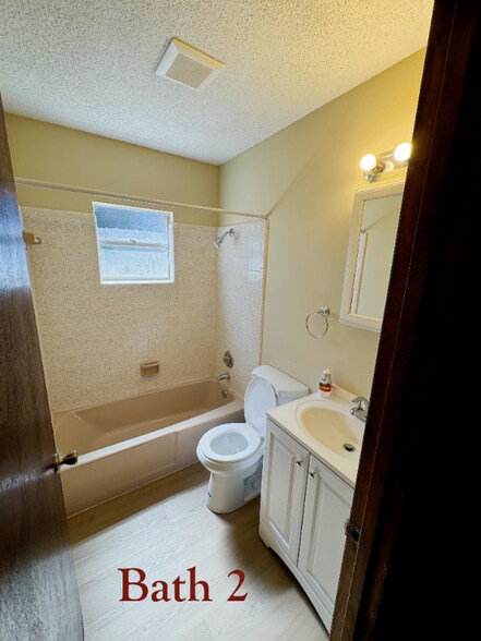 Building Photo - 200 Chestnut St