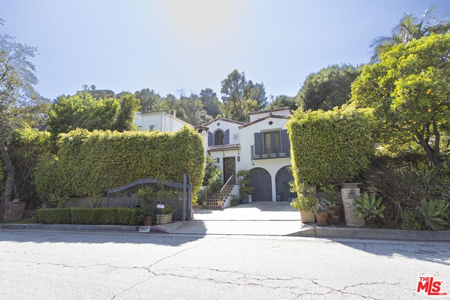 Building Photo - 1407 N Beverly Dr