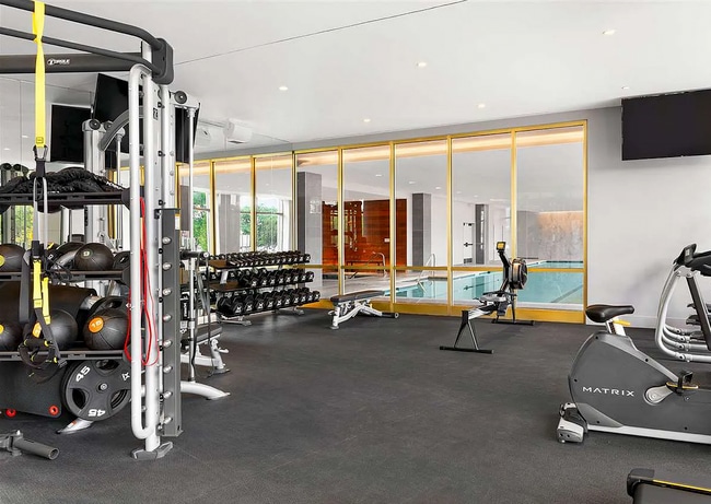 Building Photo - 75 Park Ln S