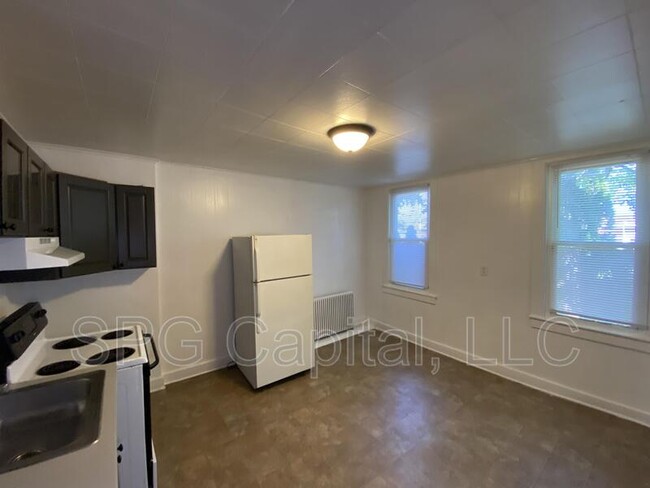 Building Photo - 839 E Market St