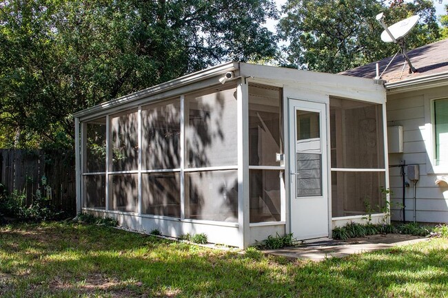 Building Photo - 111 N Misty Dawn Dr