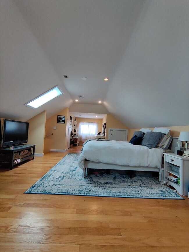 Building Photo - No Brokers Fee, Large Fully Renovated Unit in Oak Sq. Free Laundry, Backyard, Patio, Parking Incl...