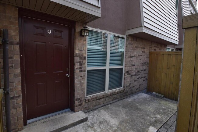 Primary Photo - 3121 Rosedale Ave