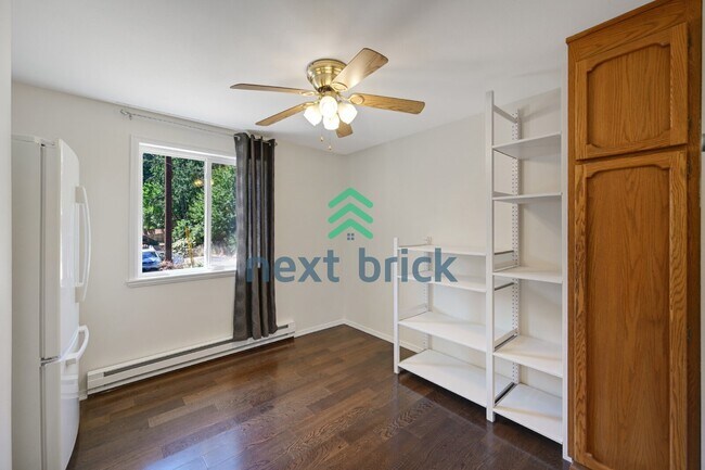 Building Photo - "Spacious 4-Bedroom Haven with 2.5 Baths in Everett – 2,424 Sq Ft of Comfort!"